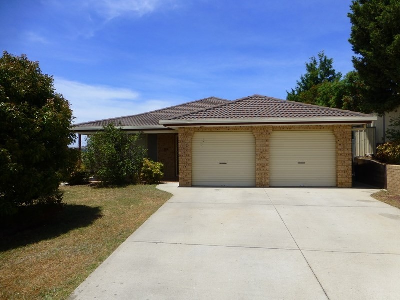 16 Dees Close, Gormans Hill NSW 2795