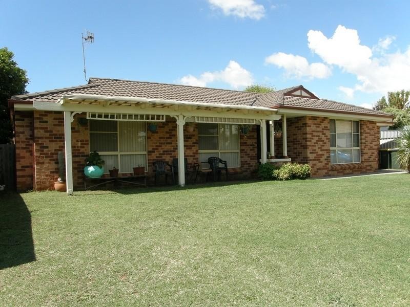 4 Murdoch Place, Kelso NSW 2795