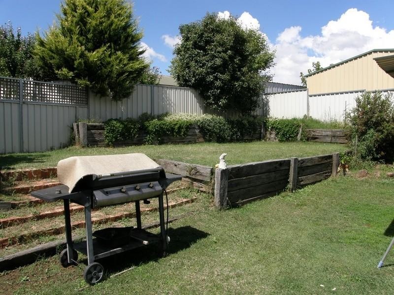 4 Murdoch Place, Kelso NSW 2795