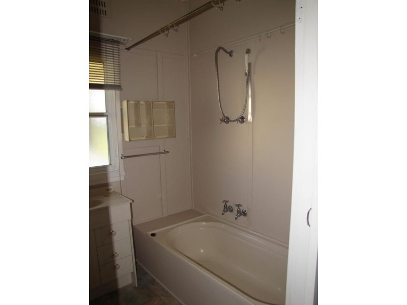 2 Coral Way, Bathurst NSW 2795