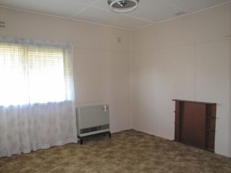 2 Coral Way, Bathurst NSW 2795