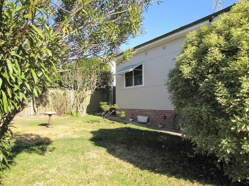 2 Coral Way, Bathurst NSW 2795