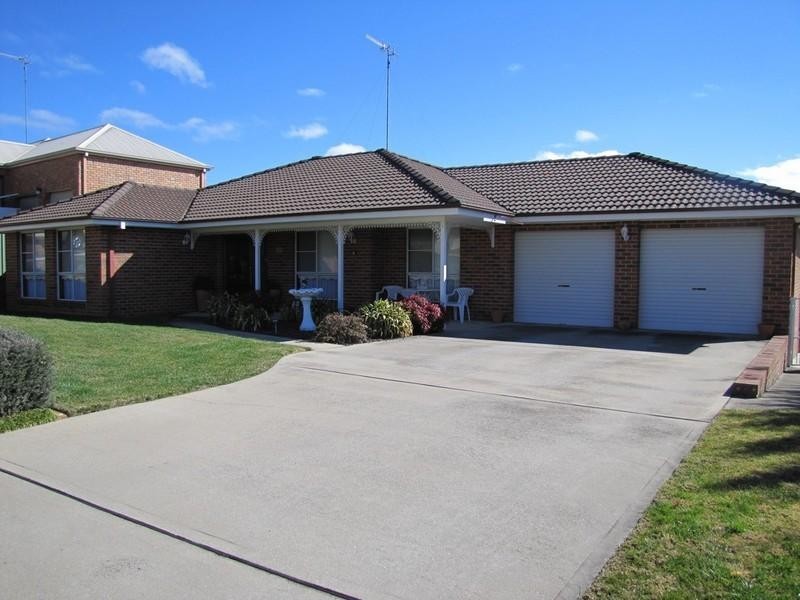 4 Cherrywood Crescent, Llanarth NSW 2795