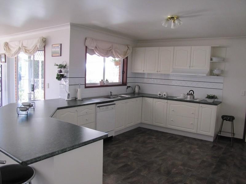 4 Cherrywood Crescent, Llanarth NSW 2795