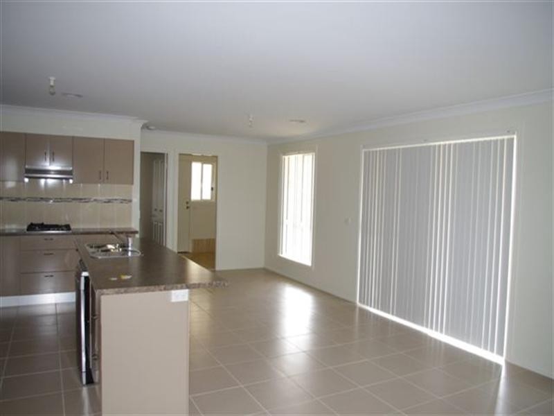 2 BLUE GUM Close, Bathurst NSW 2795