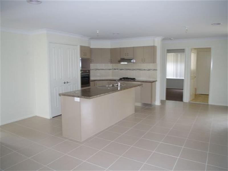 2 BLUE GUM Close, Bathurst NSW 2795