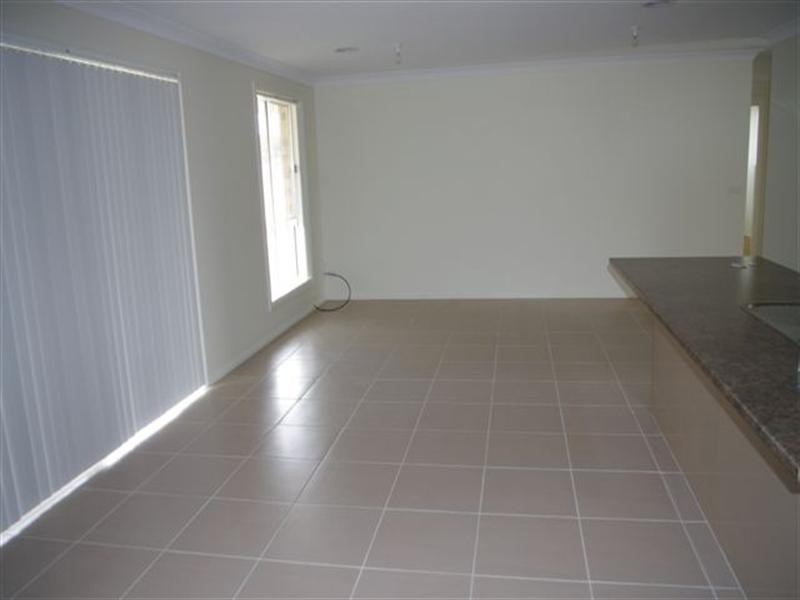 2 BLUE GUM Close, Bathurst NSW 2795