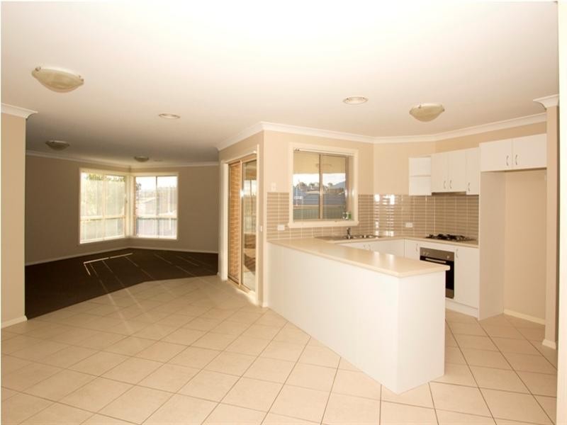 70 Ilumba Way, Bathurst NSW 2795