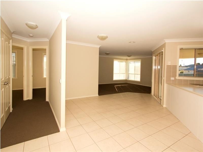 70 Ilumba Way, Bathurst NSW 2795