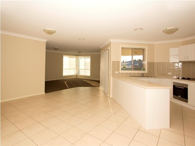 70 Ilumba Way, Bathurst NSW 2795