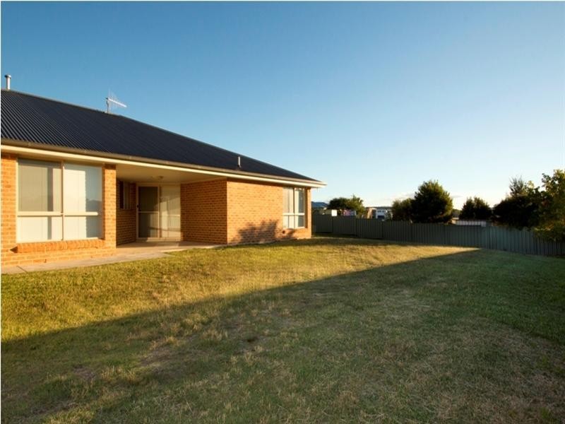 70 Ilumba Way, Bathurst NSW 2795