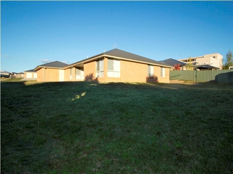 70 Ilumba Way, Bathurst NSW 2795