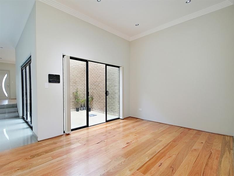 2/2 Cook Street, Baulkham Hills NSW 2153