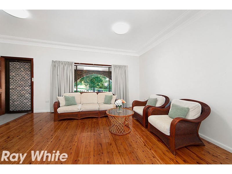 33 Dobson Crescent, Baulkham Hills NSW 2153