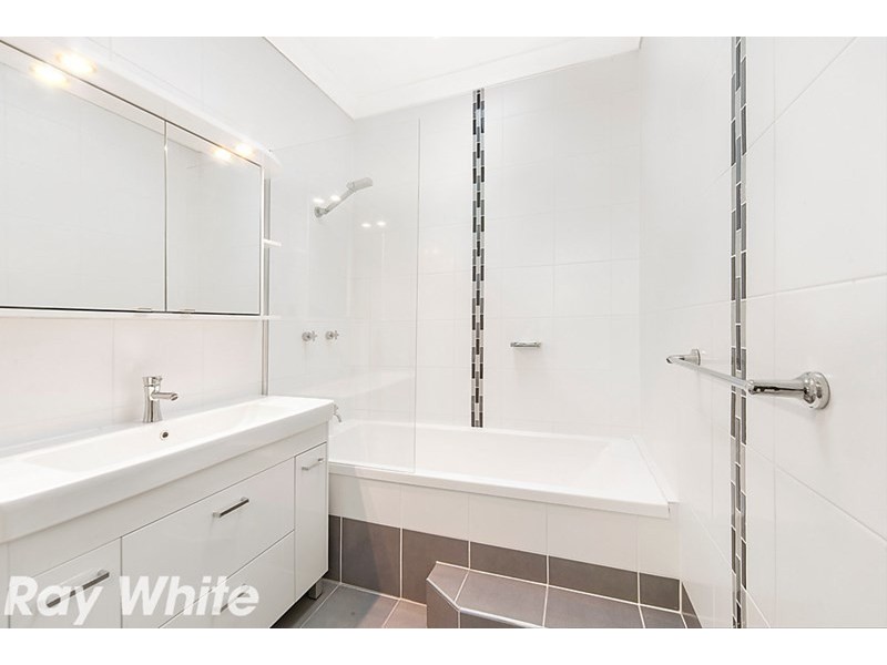 33 Dobson Crescent, Baulkham Hills NSW 2153