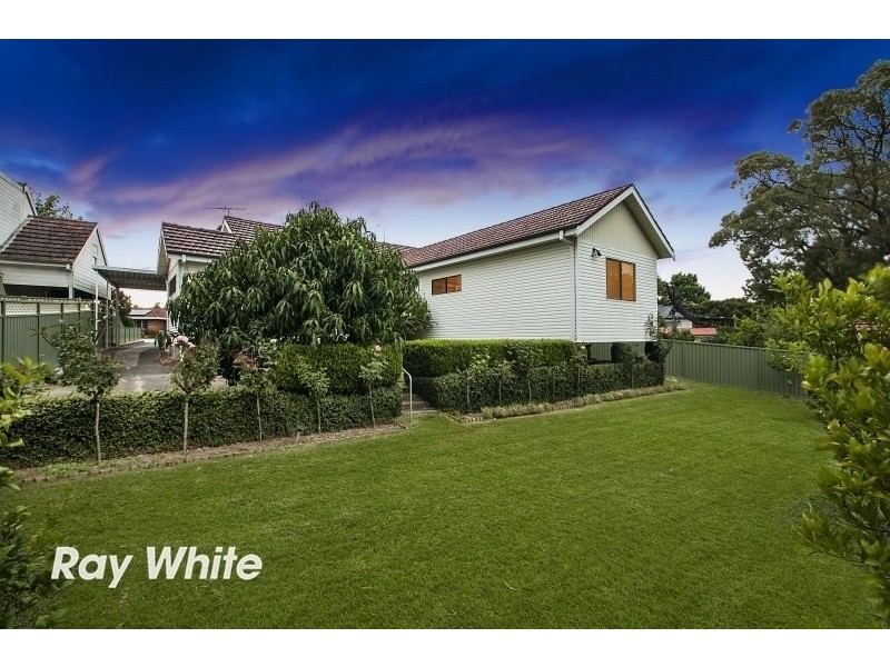 11 Moir Avenue, Northmead NSW 2152