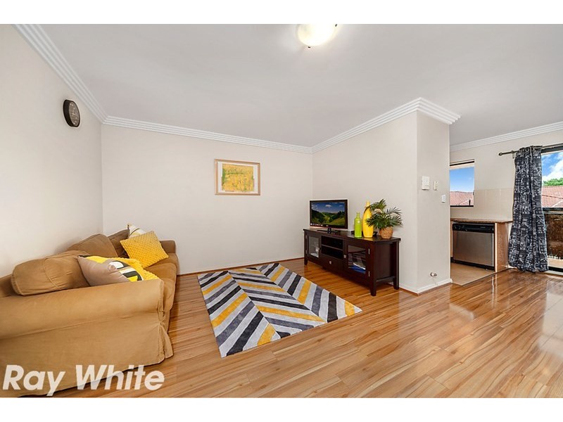 18/49 Dobson Crescent, Baulkham Hills NSW 2153