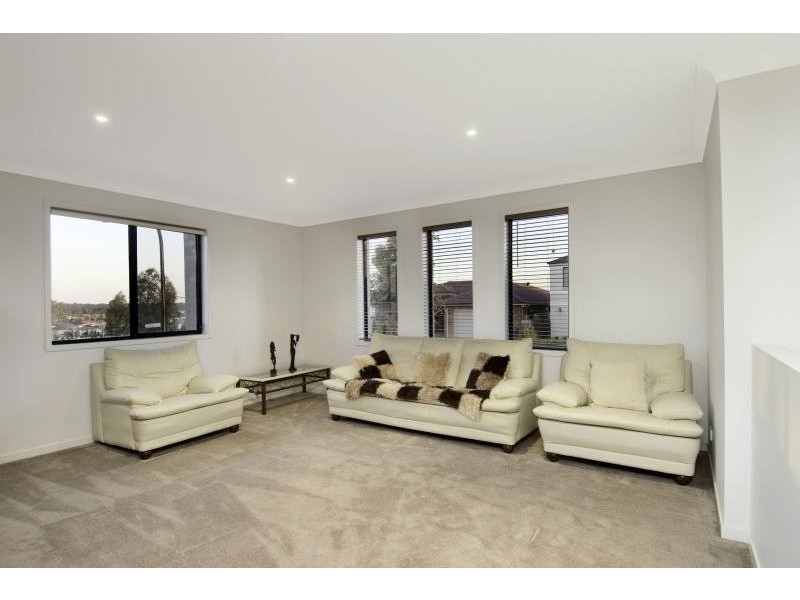 18 Ashtead Parade, Stanhope Gardens NSW 2768