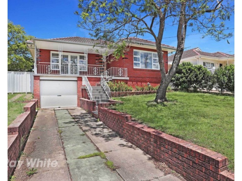 18 Dobson Crescent, Baulkham Hills NSW 2153