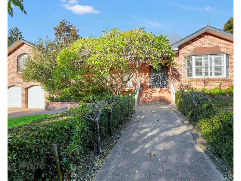 8 Lynwood Place, Castle Hill NSW 2154