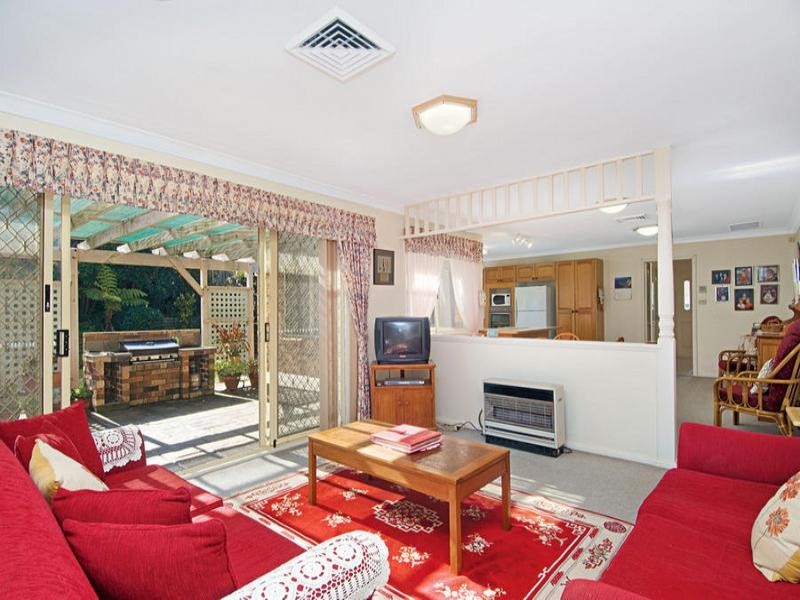 8 Baggot Place, Baulkham Hills NSW 2153