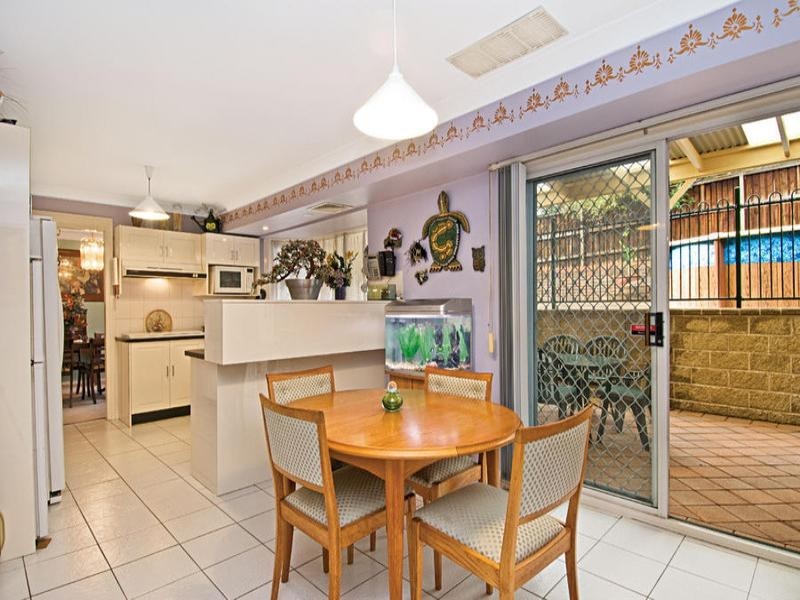 11 Dinmore Place, Castle Hill NSW 2154