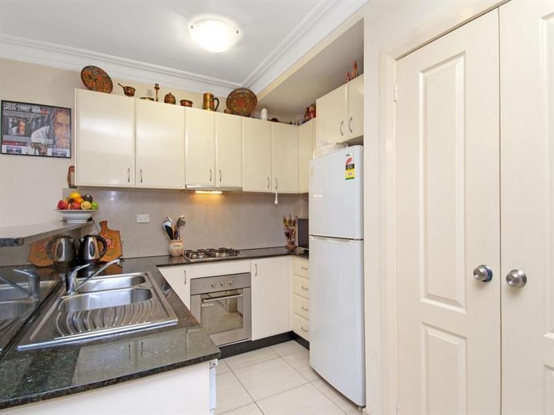 8/3-7 Windermere Avenue, Northmead NSW 2152