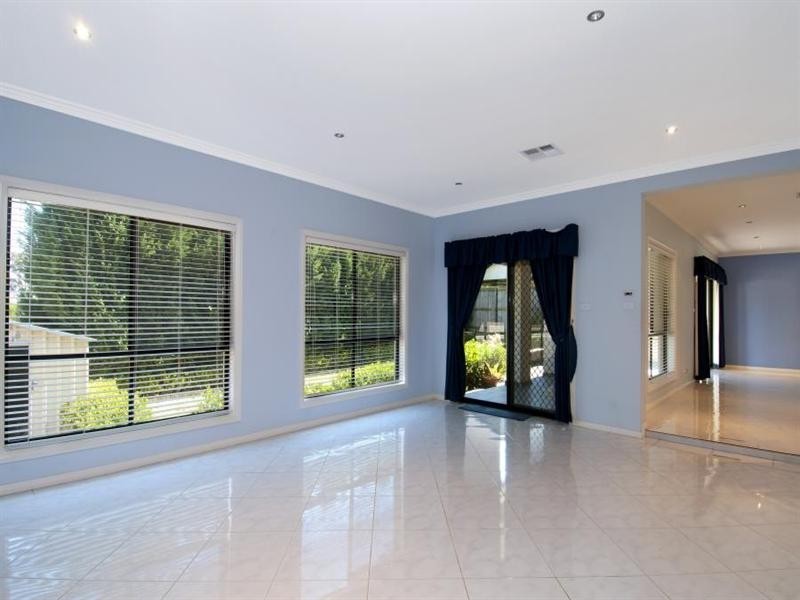 6 Valenti Crescent, Kellyville NSW 2155