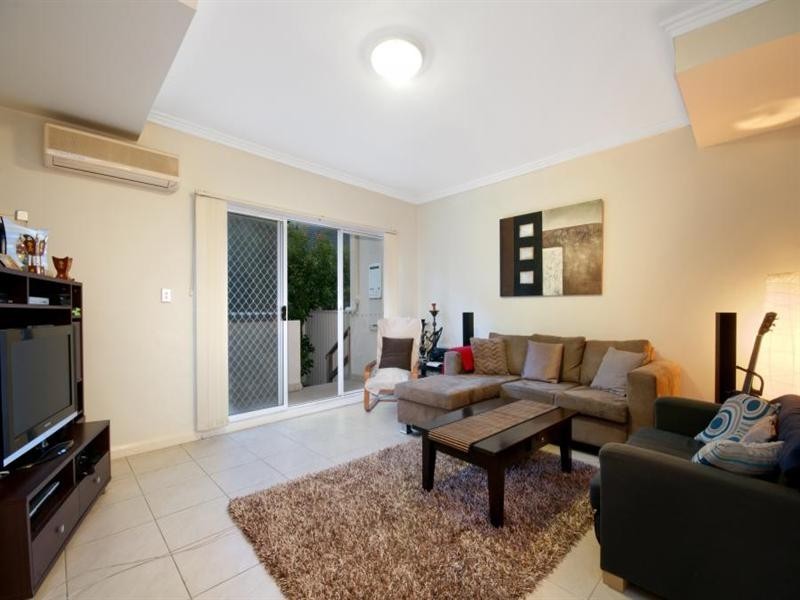 2/57-59 Beamish Road, Northmead NSW 2152