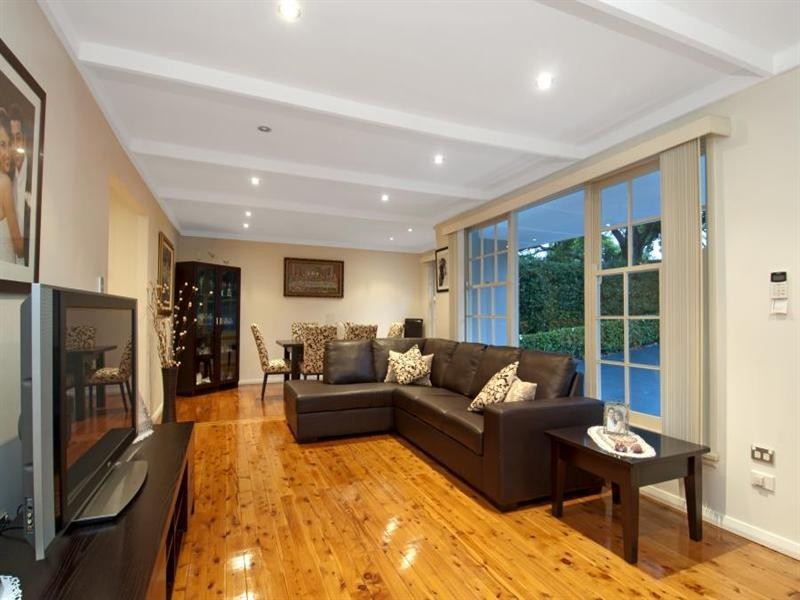 1 Southleigh Avenue, Castle Hill NSW 2154