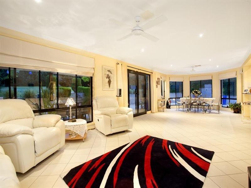 33 Fairmont Avenue, Baulkham Hills NSW 2153