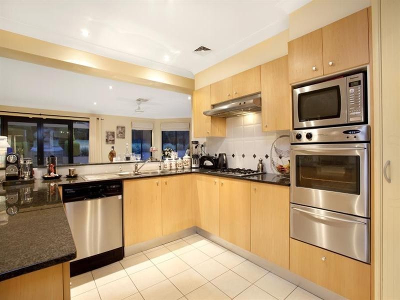 33 Fairmont Avenue, Baulkham Hills NSW 2153