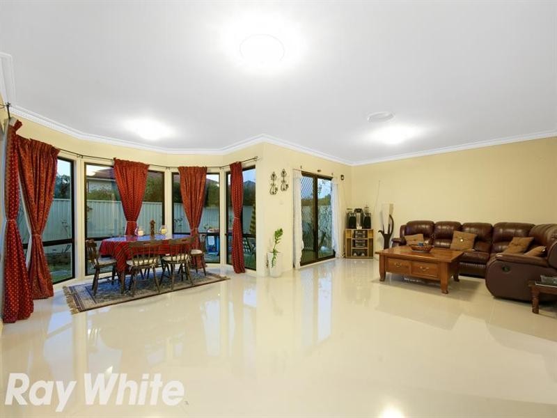 17 Broadleaf Crescent, Beaumont Hills NSW 2155