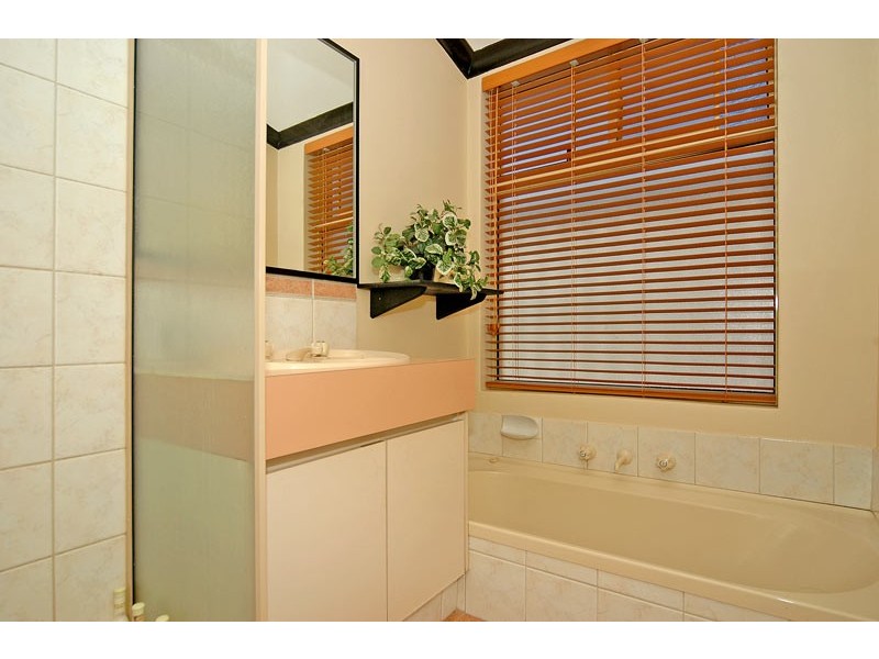 5 Blanc Close, Caversham WA 6055