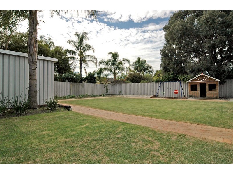5 Nile Place, Beechboro WA 6063