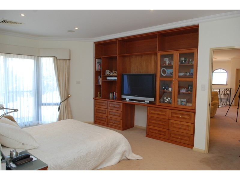 11 Roelands Place, Dianella WA 6059