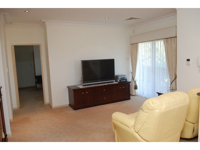 11 Roelands Place, Dianella WA 6059