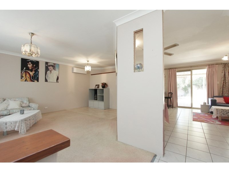 5 Thurburn Retreat, Marangaroo WA 6064