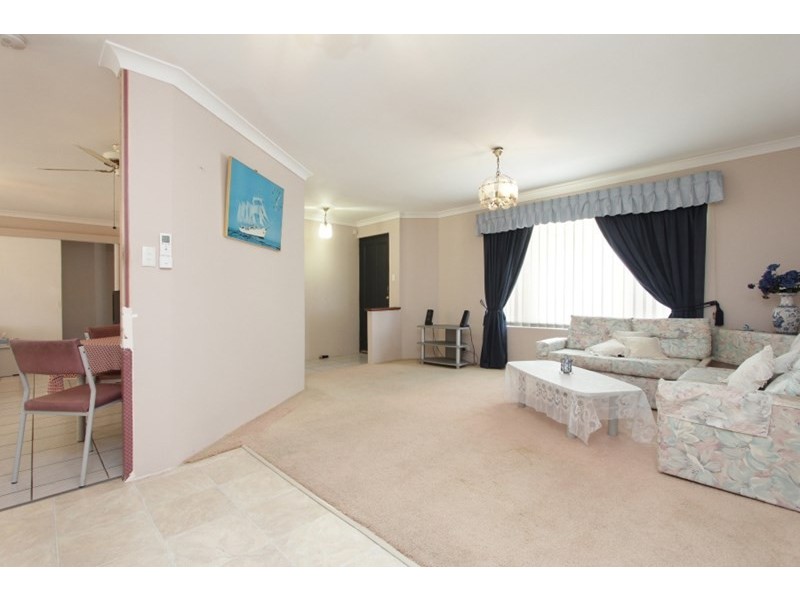 5 Thurburn Retreat, Marangaroo WA 6064