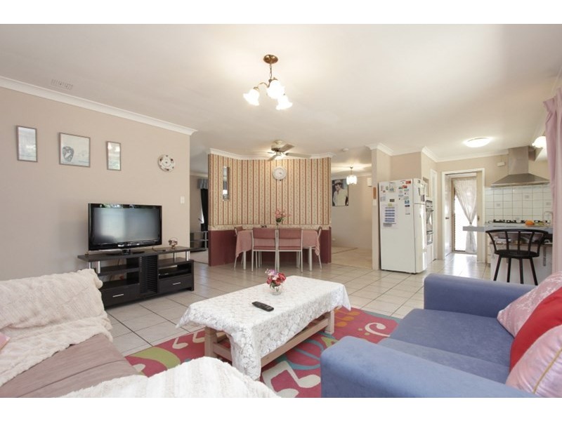 5 Thurburn Retreat, Marangaroo WA 6064