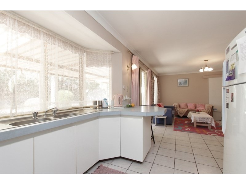 5 Thurburn Retreat, Marangaroo WA 6064