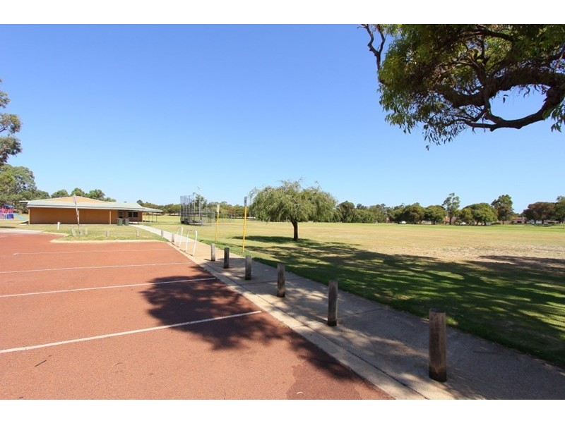 5 Thurburn Retreat, Marangaroo WA 6064