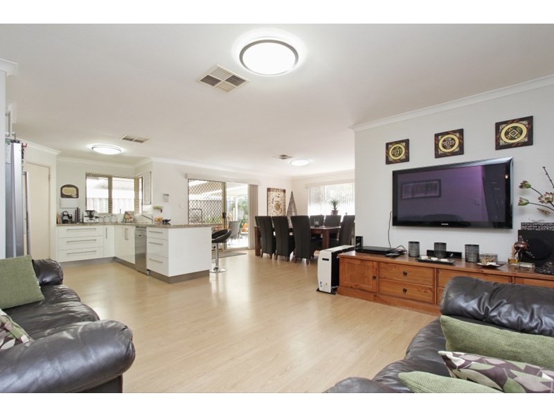 10 Viola Place, Beechboro WA 6063