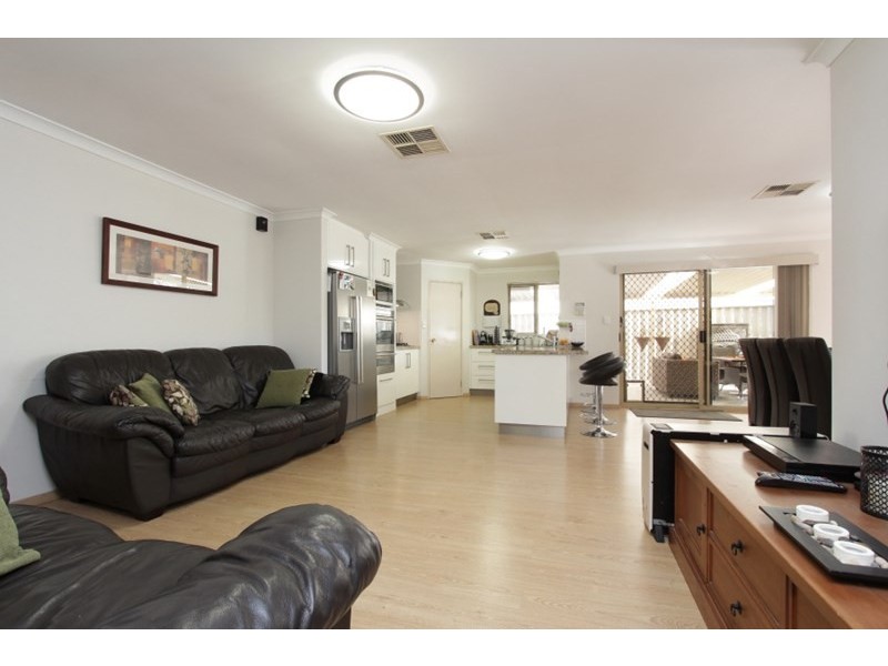 10 Viola Place, Beechboro WA 6063