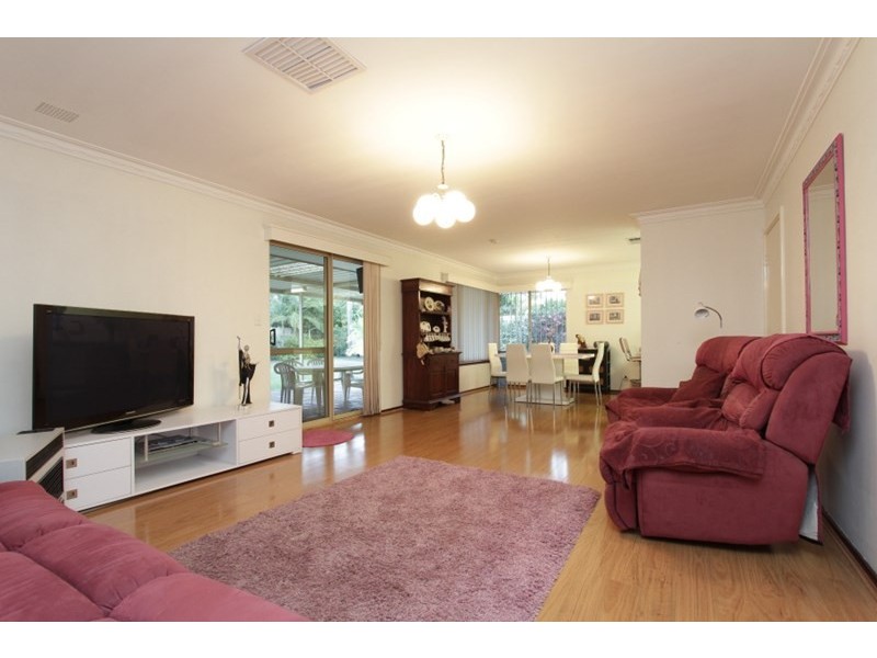 25 Flametree Place, Beechboro WA 6063