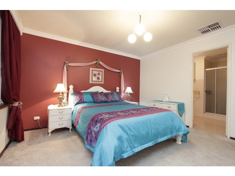 25 Flametree Place, Beechboro WA 6063