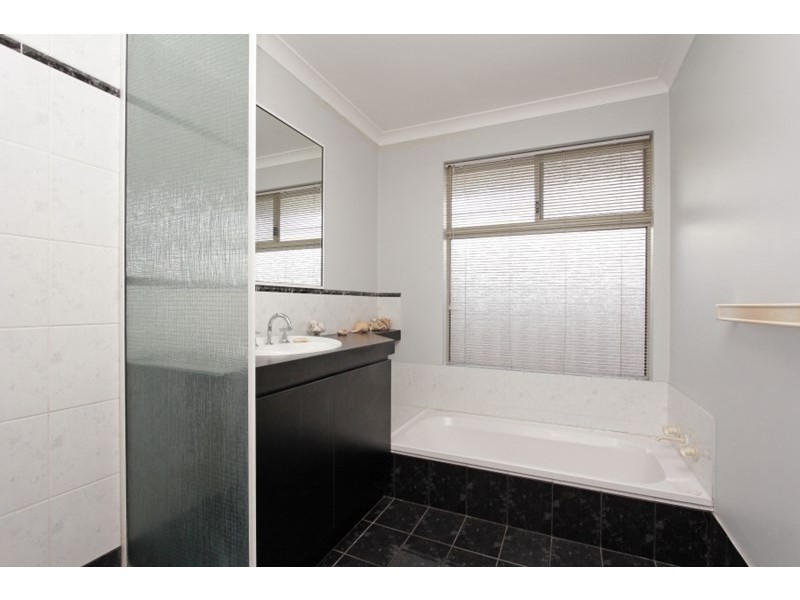 24 Viola Place, Beechboro WA 6063
