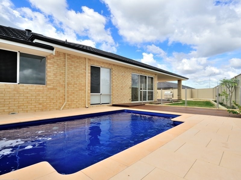 2 Melnik Street, Caversham WA 6055