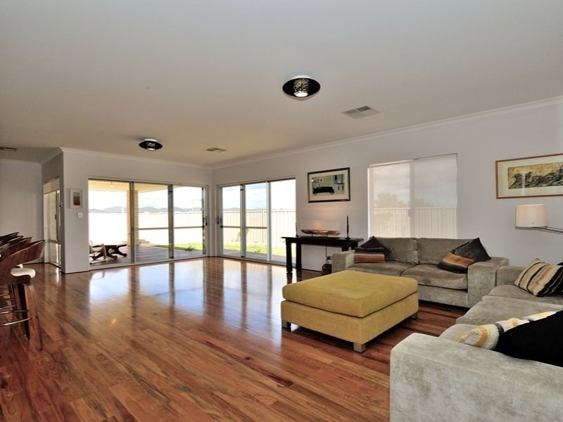 2 Melnik Street, Caversham WA 6055