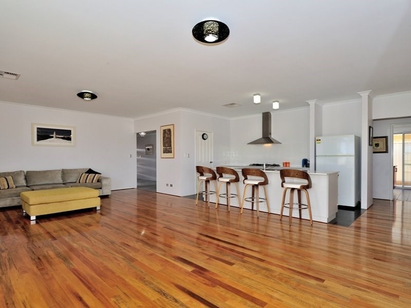 2 Melnik Street, Caversham WA 6055